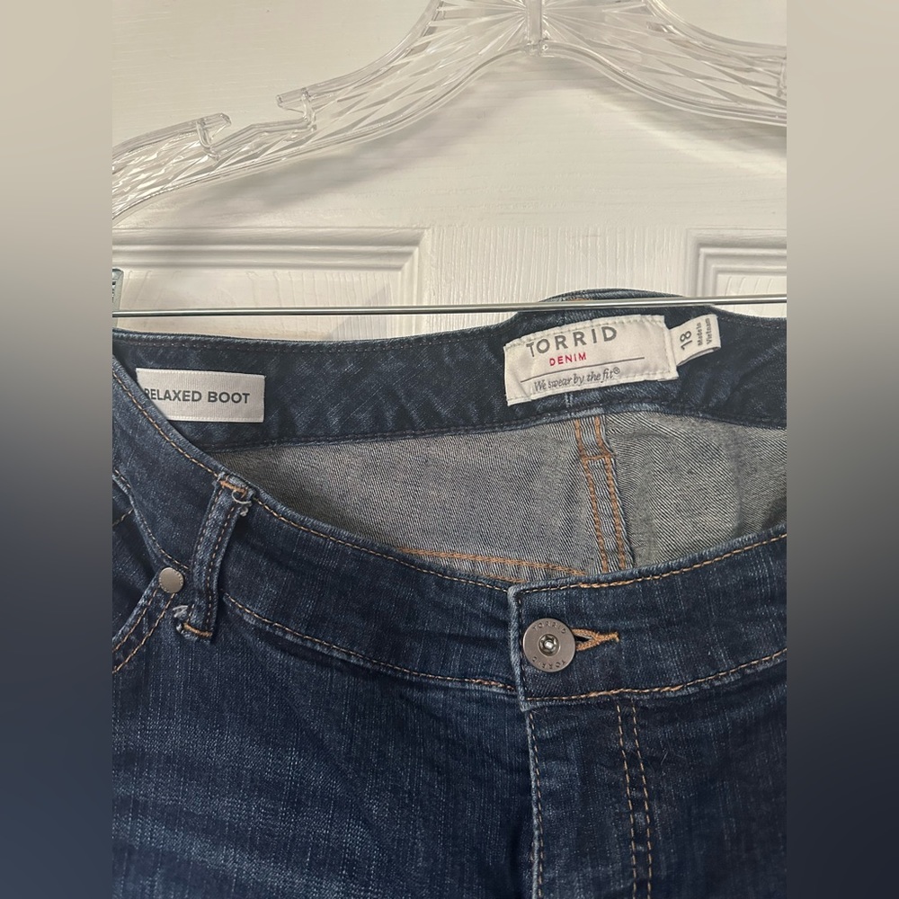 Women’s Torrid Relaxed Boot jeans, size 18 - Picture 2 of 5
